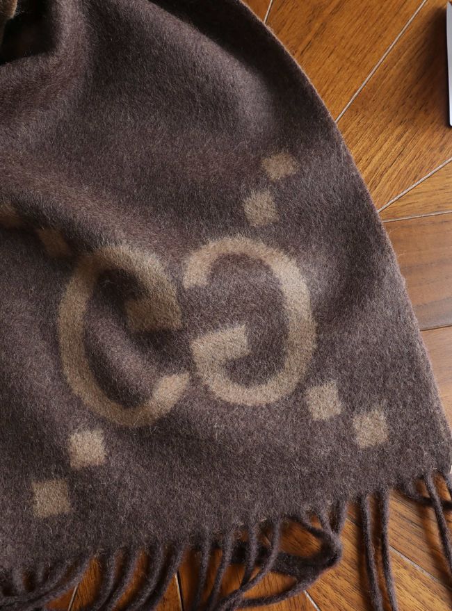 Gucci Reversible Cashmere scarf A006HK-1 Gucci Reversible Cashmere scarf A006HK-1