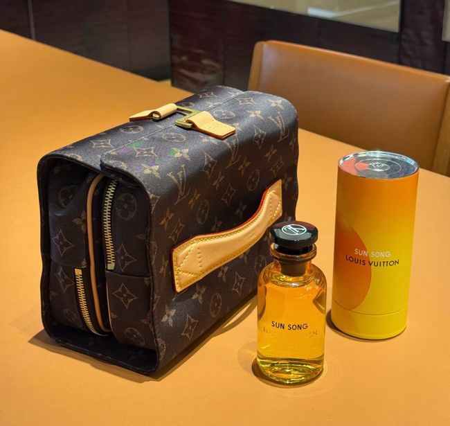 Louis Vuitton Hanging Toiletry Bag M2A500