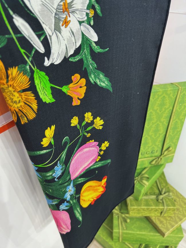 Gucci Wool and Silk Shawl A008HK-1 Gucci Wool and Silk Shawl A008HK-1