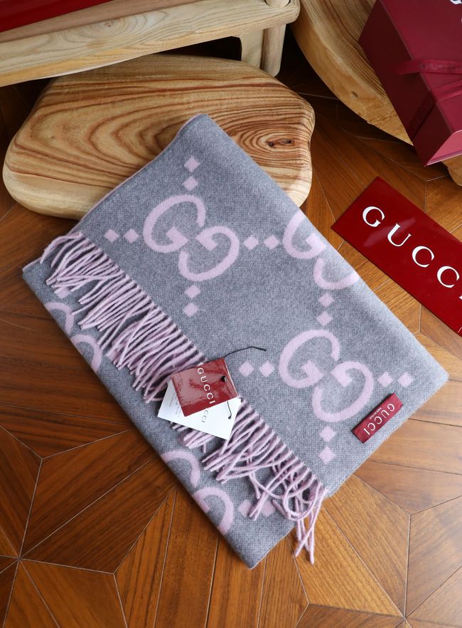 Gucci Reversible Cashmere scarf 777067-2 Gucci Reversible Cashmere scarf 777067-2