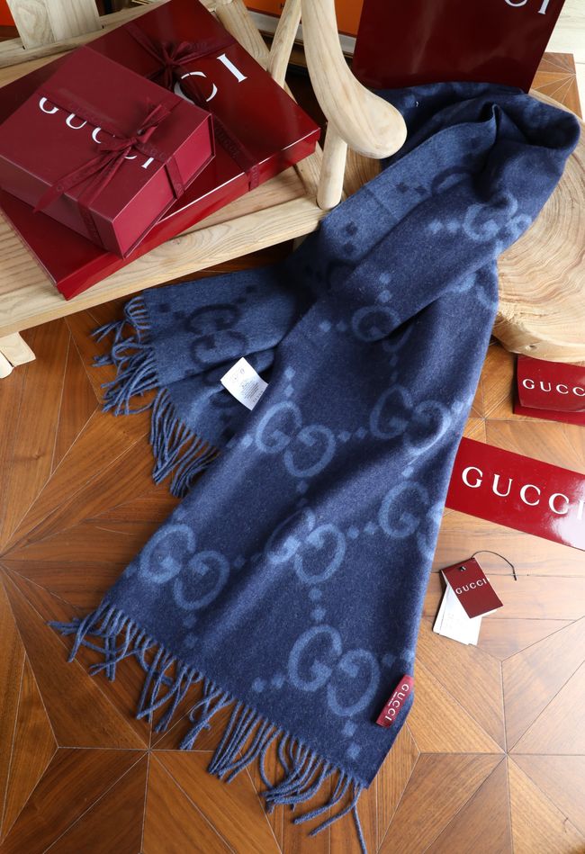 Gucci Reversible Cashmere scarf 777067-5 Gucci Reversible Cashmere scarf 777067-5
