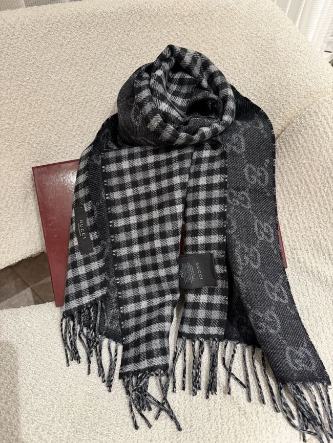 Gucci Reversible Cashmere scarf A010HK-1 Gucci Reversible Cashmere scarf A010HK-1