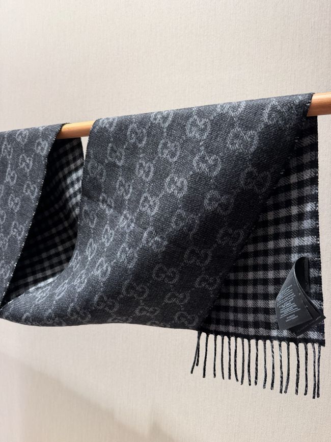 Gucci Reversible Cashmere scarf A010HK-1 Gucci Reversible Cashmere scarf A010HK-1