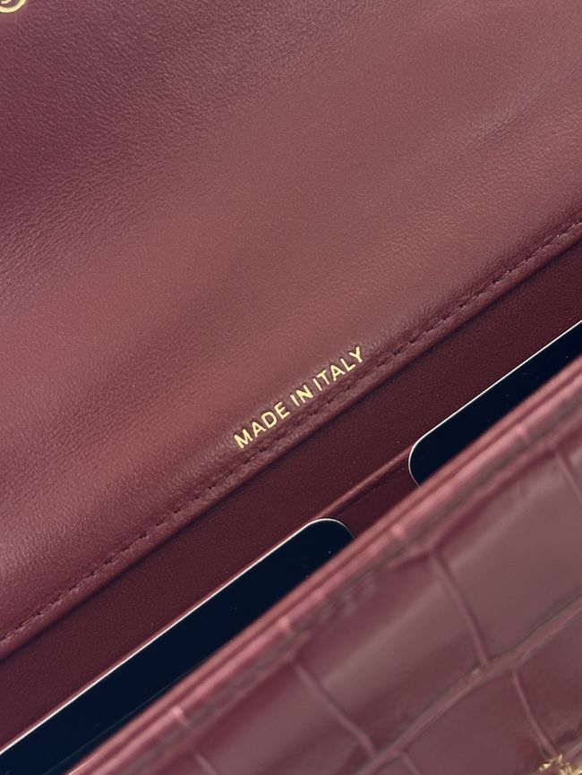 Chanel Clutch with chain Crocodile Embossed AP5280 Burgundy Chanel Clutch with chain Crocodile Embossed AP5280 Burgundy