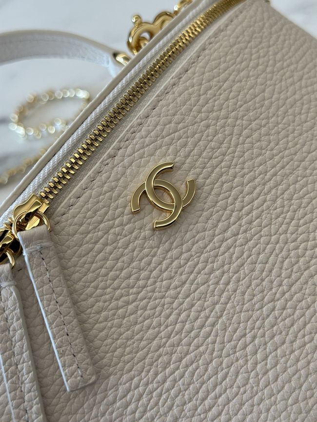 Chanel Vanity with Chain AP5574 white Chanel Vanity with Chain AP5574 white